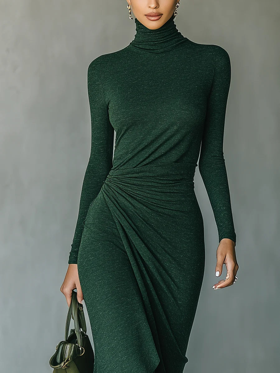 Lenora - Robe midi asymétrique avec drapés et col haut en couleur vert foncé